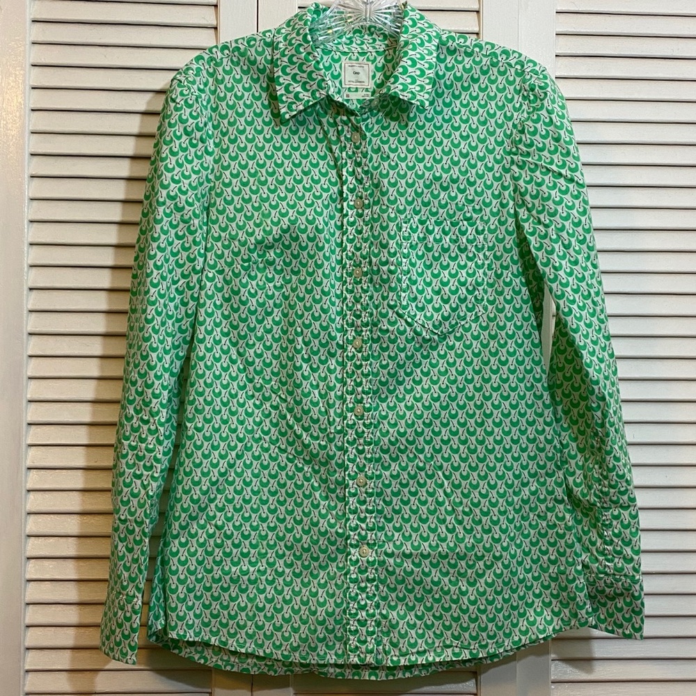 GAP Fitted Boyfriend Cherry Button-up